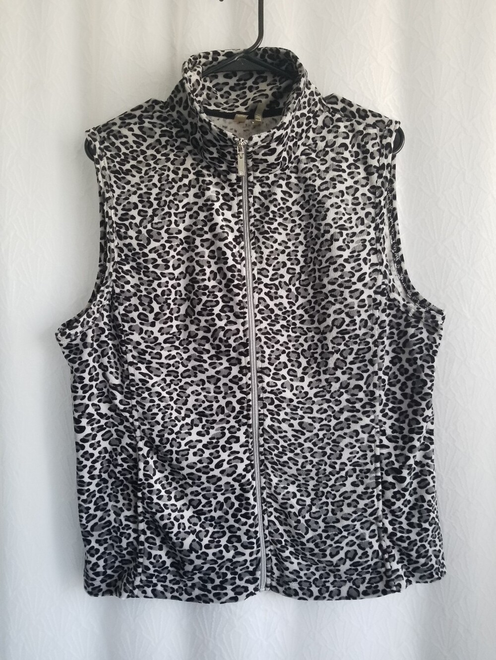 Silverwear Sleeveless Zip-Up Leopard Print Vest Black and White XL